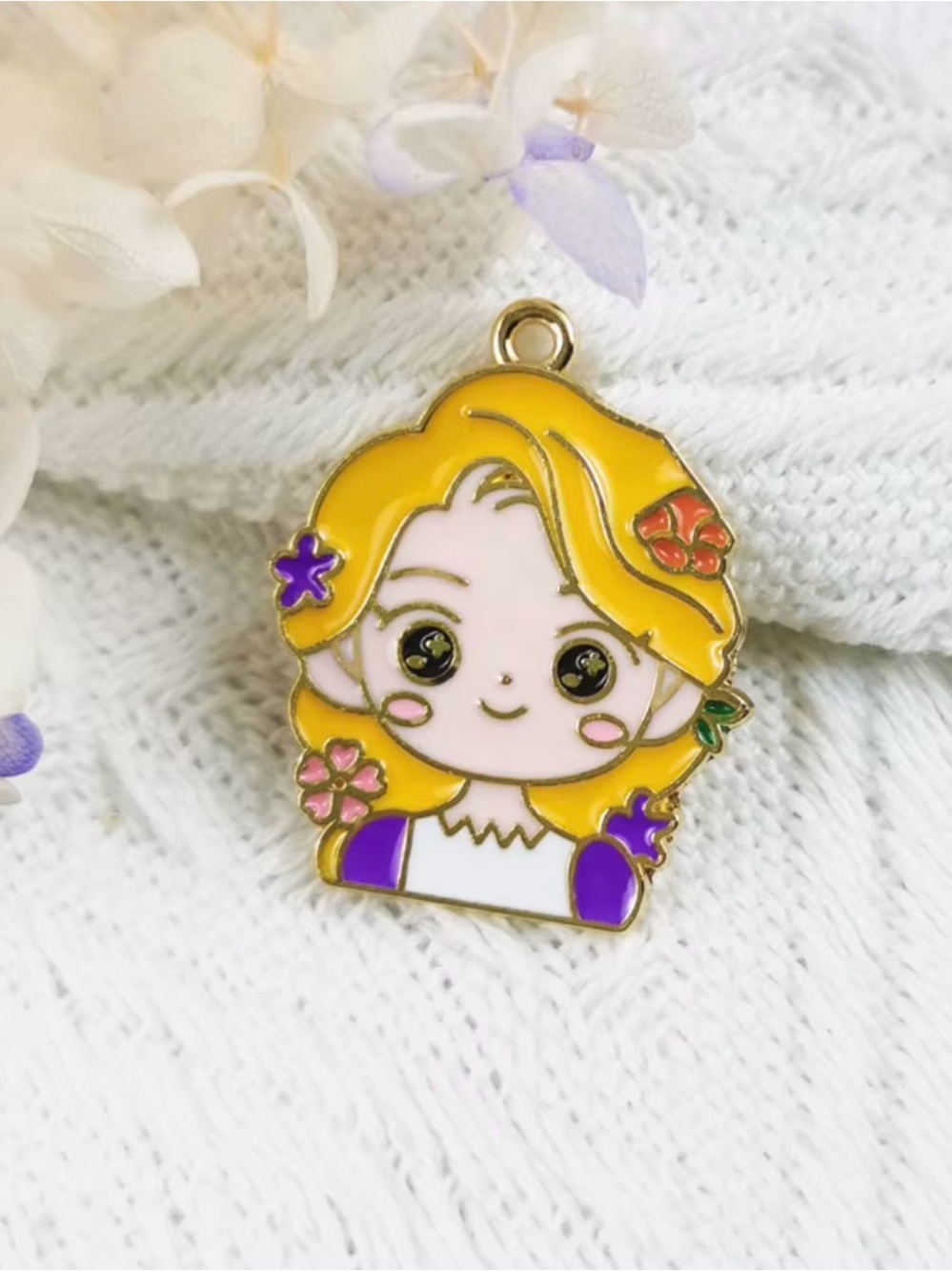 Tangled charm earring